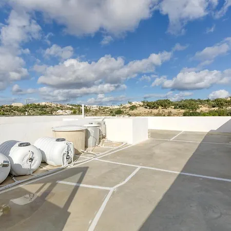 A Lovely, 2br Penthouse With Large Outdoor By 360 Estates Apartmán