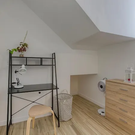 A Lovely, 2br Penthouse With Large Outdoor By 360 Estates Apartmán Iklin
