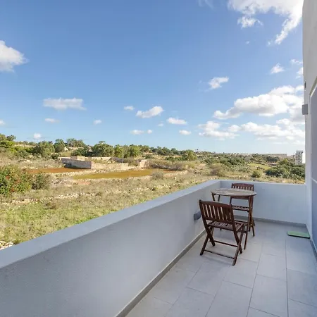 A Lovely, 2br Penthouse With Large Outdoor By 360 Estates Apartmán
