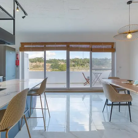 A Lovely, 2br Penthouse With Large Outdoor By 360 Estates Apartmán Iklin