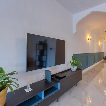 Apartmán A Lovely, 2br Penthouse With Large Outdoor By 360 Estates
