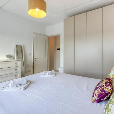 A Lovely, 2br Penthouse With Large Outdoor By 360 Estates Apartmán