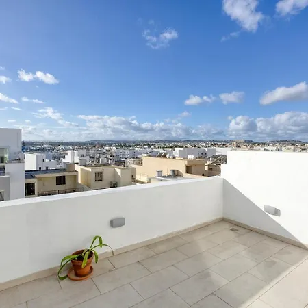 A Lovely, 2br Penthouse With Large Outdoor By 360 Estates * Iklin