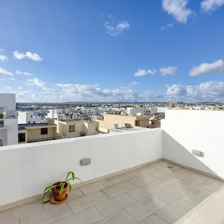 A Lovely, 2br Penthouse With Large Outdoor By 360 Estates * Iklin