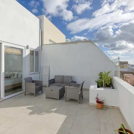 A Lovely, 2br Penthouse With Large Outdoor By 360 Estates Iklin