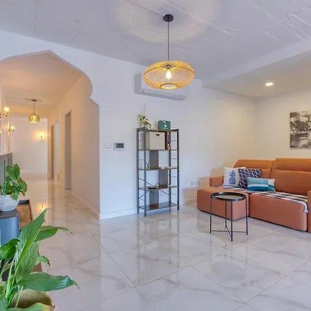 A Lovely, 2br Penthouse With Large Outdoor By 360 Estates Appartement Iklin