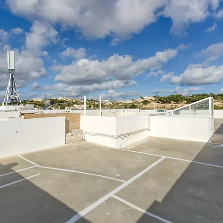A Lovely, 2br Penthouse With Large Outdoor By 360 Estates * Iklin