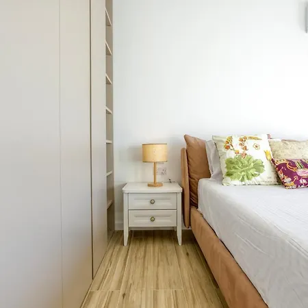 A Lovely, 2br Penthouse With Large Outdoor By 360 Estates * Iklin