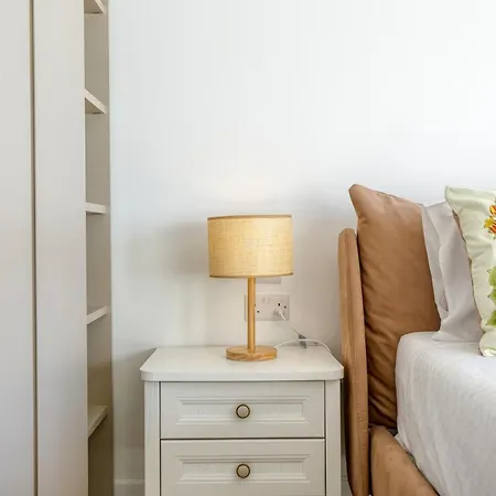 A Lovely, 2br Penthouse With Large Outdoor By 360 Estates * Iklin