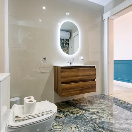 A Lovely, 2br Penthouse With Large Outdoor By 360 Estates