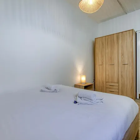 A Lovely, 2br Penthouse With Large Outdoor By 360 Estates *